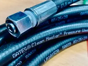 Read more about the article Zakuwanie węży hydraulicznych w Głogowie – Maszyna stoi? Zakujemy na poczekaniu